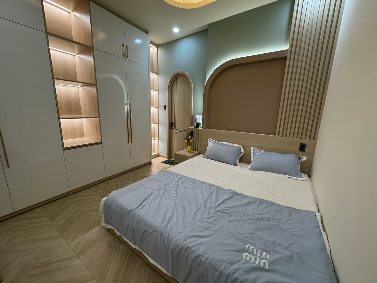Tuyệt phẩm nhà phố 2 lầu (3,9m nở hậu 5,5m x 11m) full nội thất cao cấp khu VIP Thích Quảng Đức